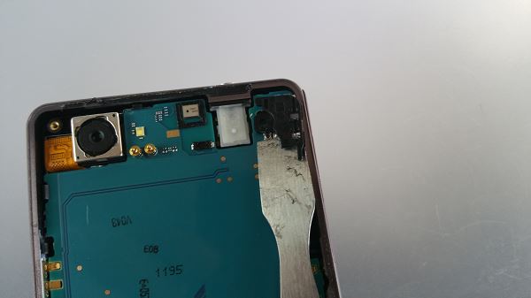 Guide tutoriel de réparation pour le Sony Xperia Z1 compact D5503